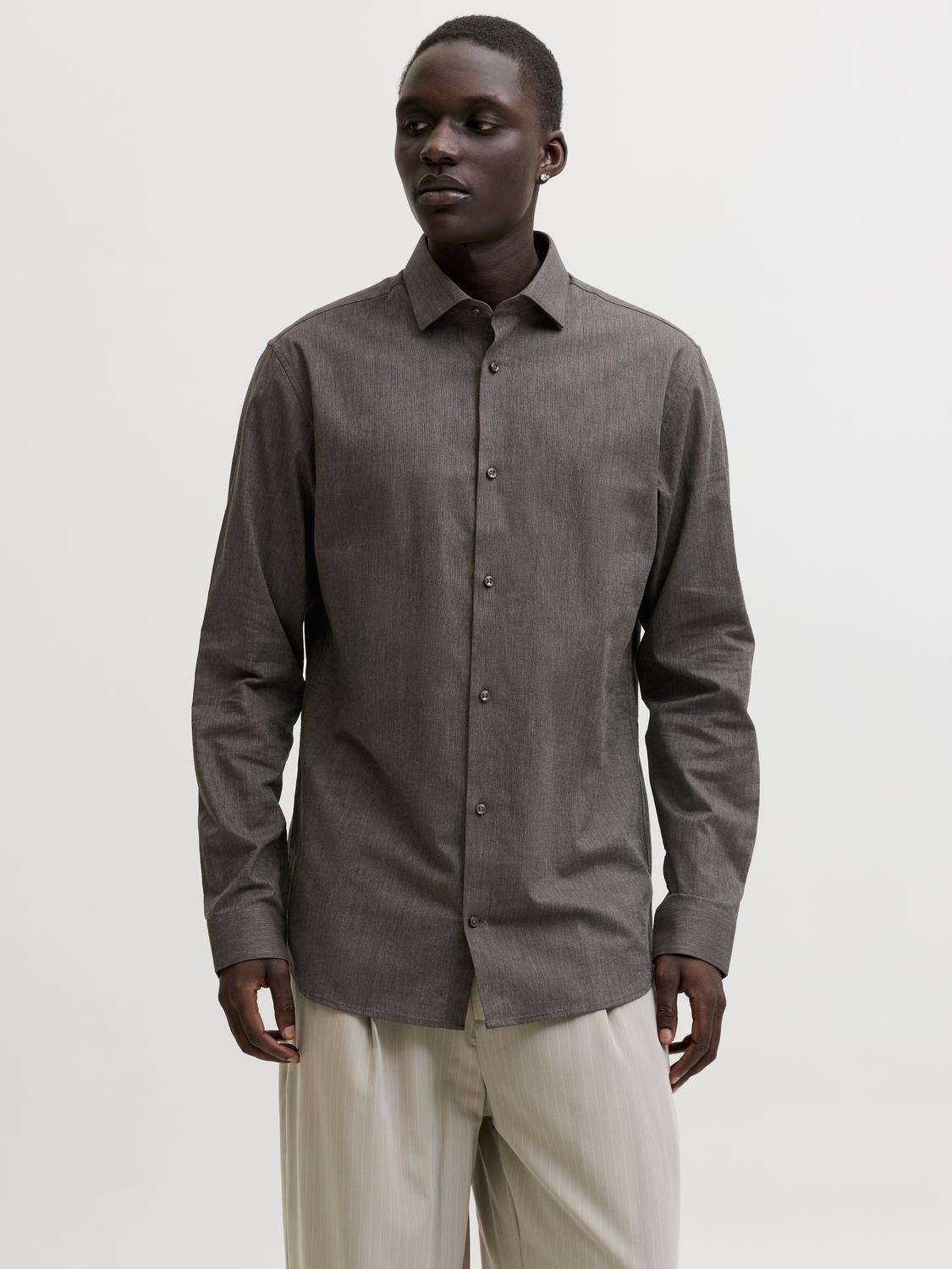 model_shot-front